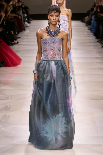 Look 25